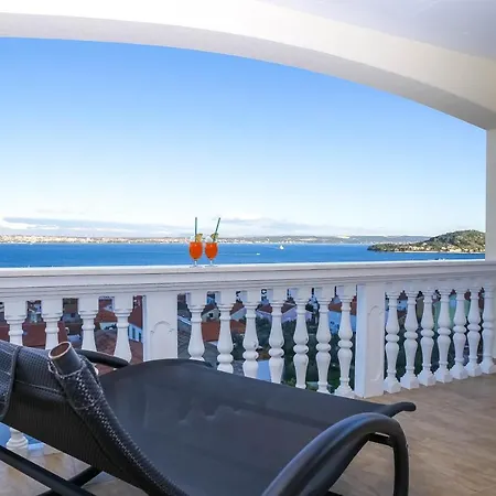 Victoria - Archipelago View Villa
